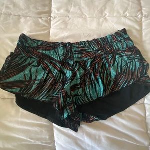 Lululemon sz6 Swim shorts reversible